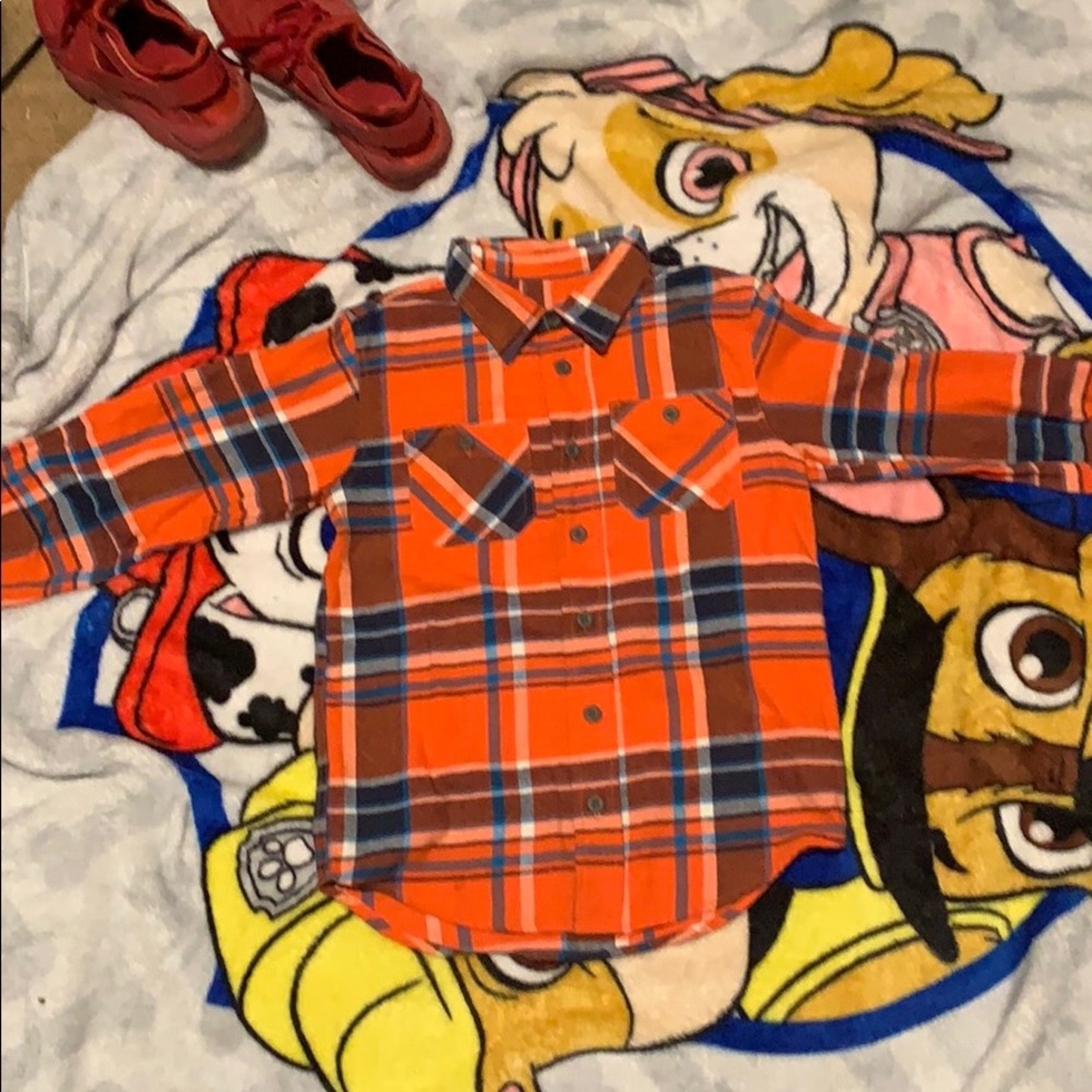 Button up shirt great condition no buttons missing